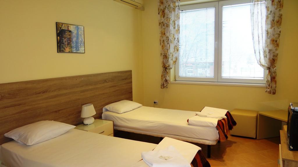 Guest Rooms Kom Sofia Room photo