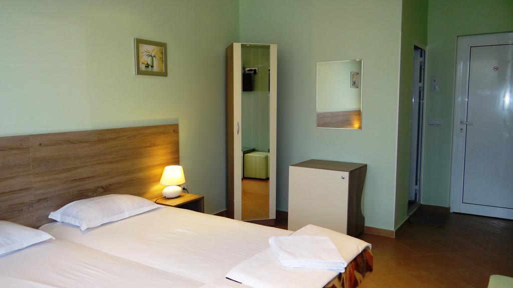 Guest Rooms Kom Sofia Room photo
